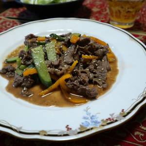 きゅうりと牛肉の酢炒め