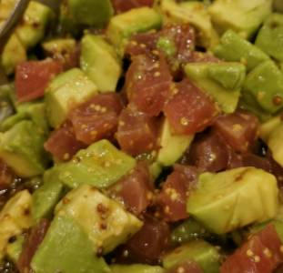 まぐろとアボカドのマスタードドレッシング