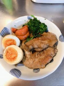 手羽先と半熟卵の紅茶煮