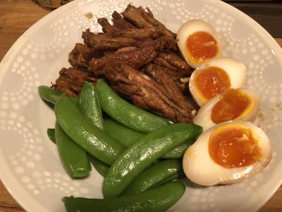 手羽先と半熟卵の紅茶煮