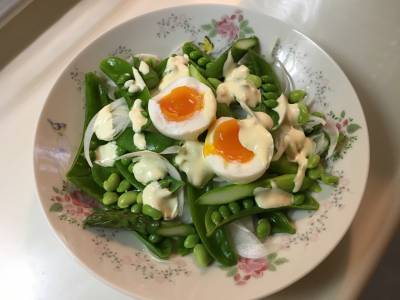 緑の豆とアスパラのエッグサラダ