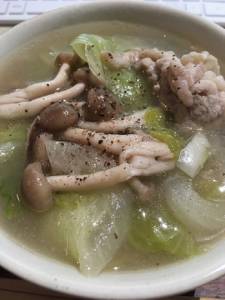 豚肉とレタスのスープ