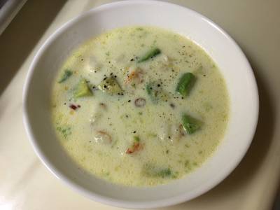 アボカドとえびの豆乳スープ