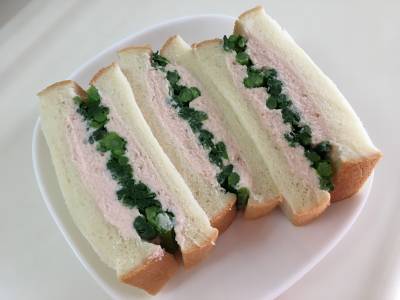 菜の花とハムペーストのサンド