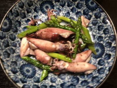 アスパラとやりいかの黒こしょう炒め