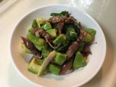 ほたるいかとアボカドの酢みそあえ