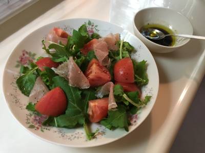 ルッコラと生ハムのイタリアンサラダ