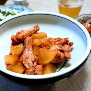 鶏手羽と大根のオイスターソース煮