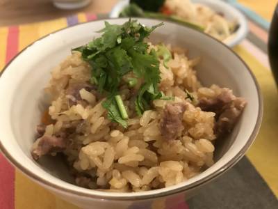 豚しょうがの炊き込みご飯（写真左上）