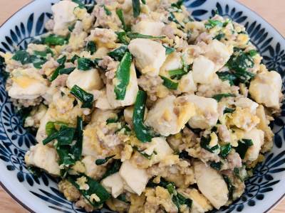 ひき肉と豆腐のにら炒め
