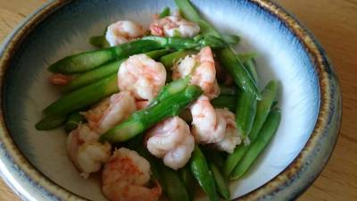 えびとアスパラガスの塩炒め