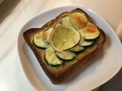 ズッキーニとレモントースト
