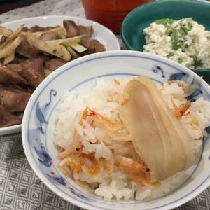 桜えびとしょうがの炊き込みご飯