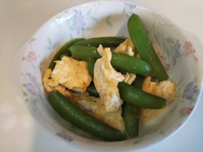 いり卵とスナップえんどうの中国風