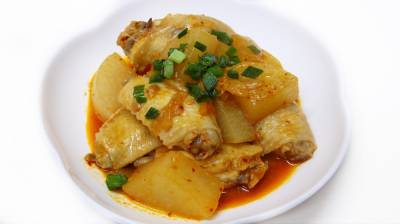 骨つき鶏肉の韓国風煮込み