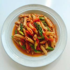 アスパラガスのトマトペンネ