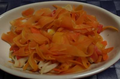 にんじんとかにかまのサッと煮