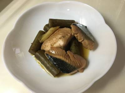 ごぼうとさけの煮つけ
