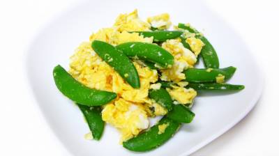 いり卵とスナップえんどうの中国風