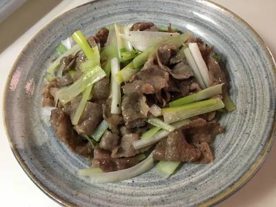 ねぎと牛肉の塩炒め