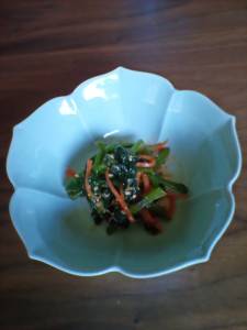 ほうれんそうとにんじんのごま酢風味