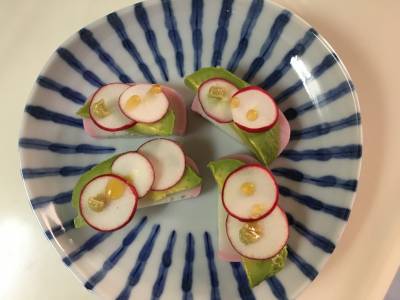 アボカド、おろしわさびののせかまぼこ