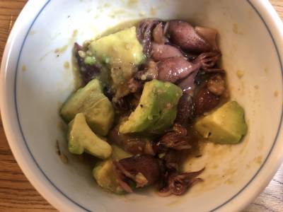 ほたるいかとアボカドの酢みそあえ