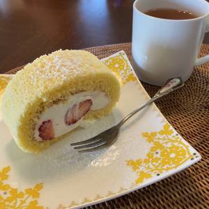 フルーツフルーツロールケーキ