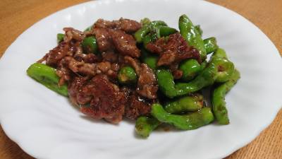 豚こまとししとうのしょうが焼き