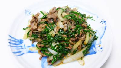 牛肉とたまねぎとにらのみそ炒め