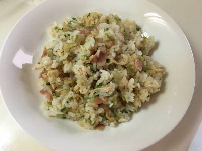 かぶの葉とベーコン、油揚げのチャーハン