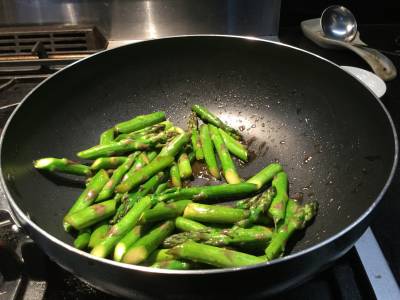 アスパラガスのオイスターソース炒（いた）め