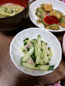 鶏皮ときゅうりのあえ物