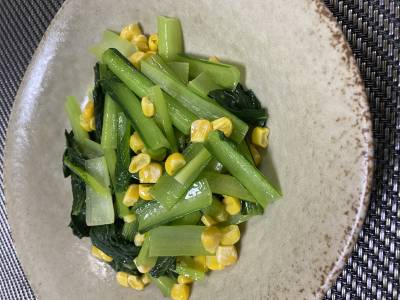 小松菜とコーンのソテー