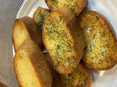 ガーリックトースト（バターとチーズ）