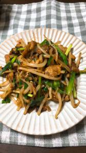 もやしと豚バラと油揚げのピリ辛炒め