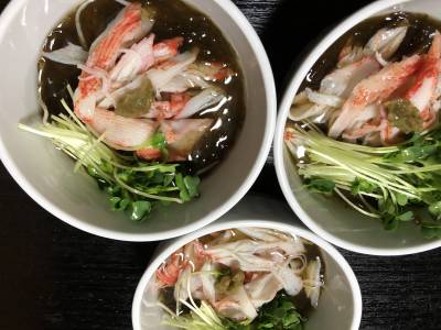 もずくとかにかまの酢の物