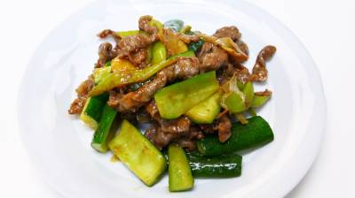 きゅうりと牛肉のオイスター炒め