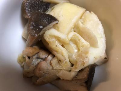 新じゃがと手羽元のレモン煮