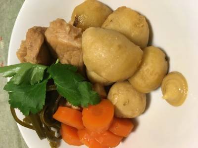 里芋と豚肉と昆布の照り煮
