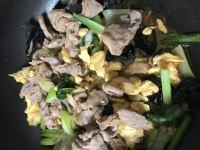 豚肉ときくらげの卵炒め