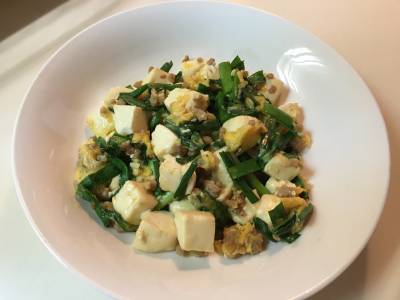 ひき肉と豆腐のにら炒め
