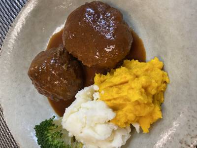 煮込みハンバーグ