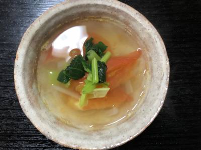 トマトとたまねぎの辛みスープ