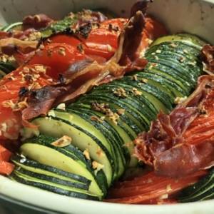 生ハムとズッキーニの重ね焼き