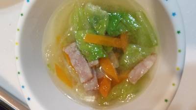 レタスとベーコンのスープ