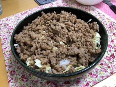 肉みそ丼 しょうゆ卵のせ