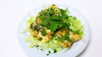 鶏むね肉の青じそバターソテー