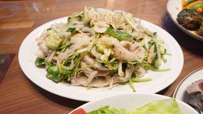 豆苗と豚しゃぶのごまあえ