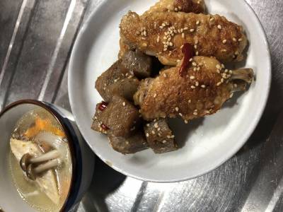 鶏手羽のごまあえ